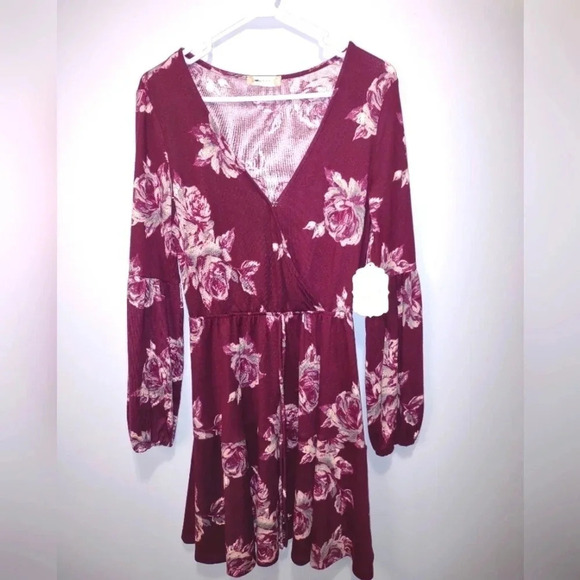 Altar'd State Dresses & Skirts - Altar'd State Boho Floral V-neck Dress Womens Size Medium NWT Cottagecore